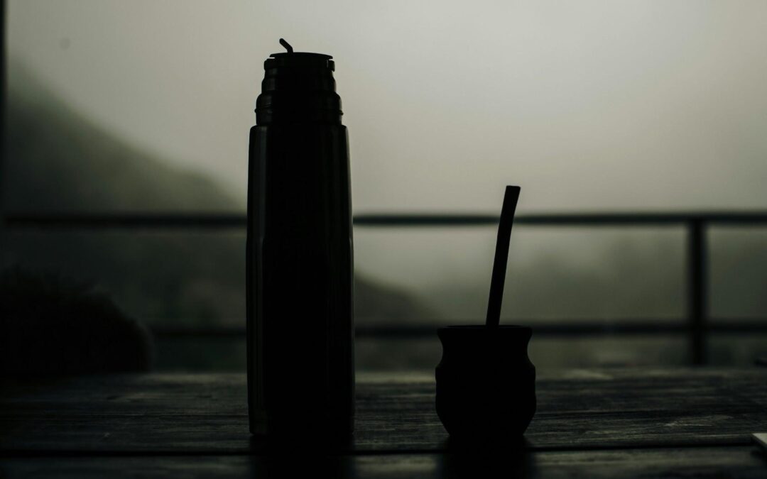 ¿Hace bien tomar yerba mate en la noche?